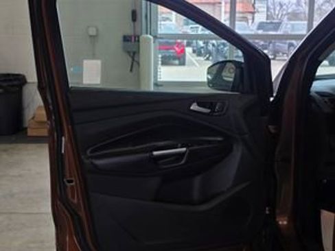 Used 2017 Ford Escape SE w/ Equipment Group 201A image 11