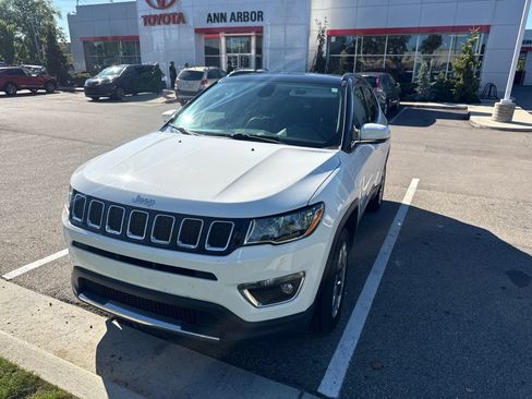 Used 2018 Jeep Compass Limited w/ Navigation Group AWD/4WD image 3