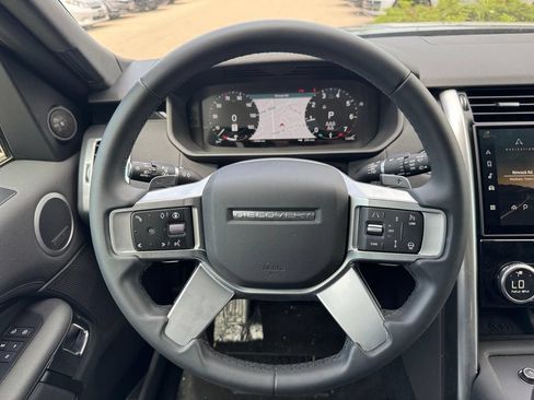Used 2025 Land Rover Discovery S AWD/4WD image 11