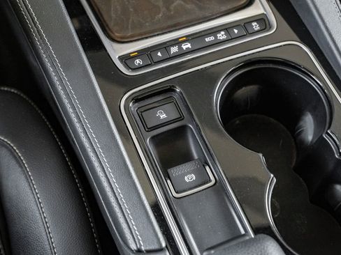 Used 2017 Jaguar F-PACE S image 30