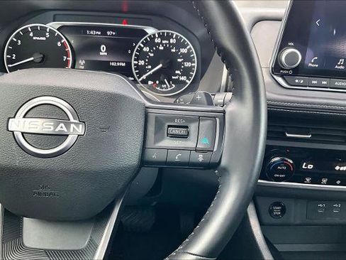 Certified 2025 Nissan Rogue SV FWD image 24