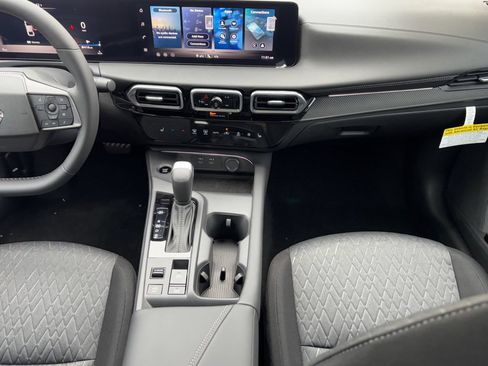Used 2026 Nissan Sentra SV w/ SV Convenience Package FWD image 15