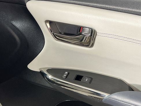 Used 2014 Toyota Avalon Limited FWD image 32