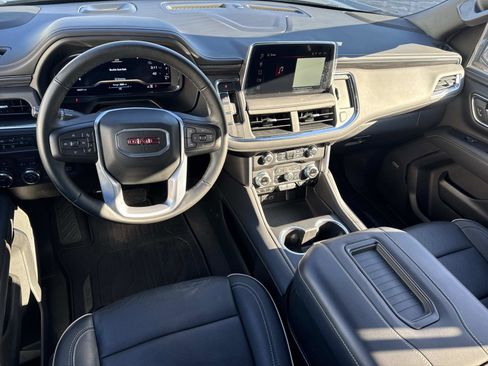 Used 2024 GMC Yukon SLT w/ SLT Luxury Package image 2