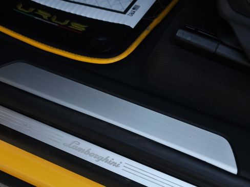 Used 2021 Lamborghini Urus AWD/4WD image 19