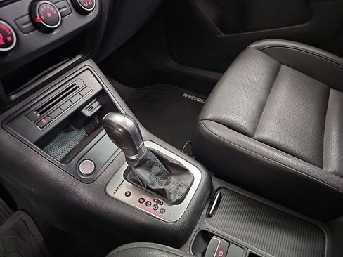 Used 2016 Volkswagen Tiguan SE image 27