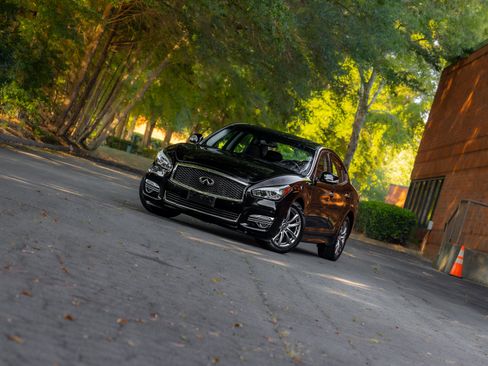 Used 2019 INFINITI Q70 Luxe RWD image 22