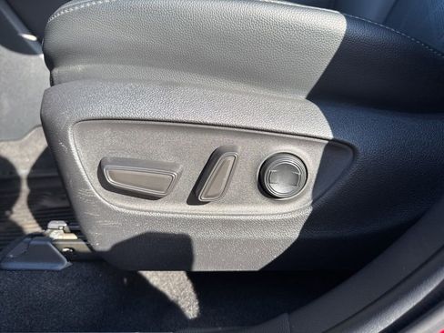 Used 2022 Toyota Highlander Platinum image 11