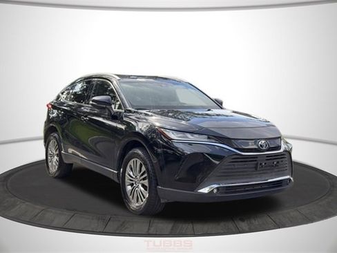 Used 2023 Toyota Venza XLE image 6