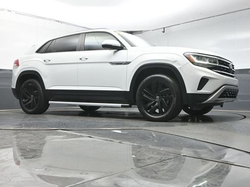 Used 2021 Volkswagen Atlas Cross Sport SE FWD image 32