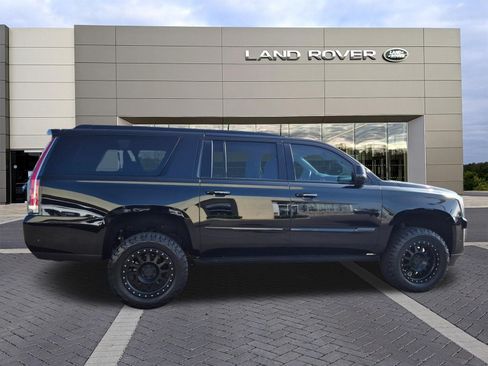 Used 2018 Cadillac Escalade ESV Premium Luxury AWD/4WD image 4