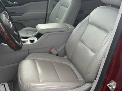 Used 2017 GMC Acadia SLT FWD image 8
