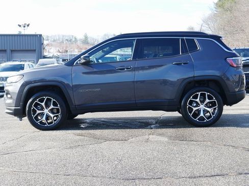 Used 2024 Jeep Compass Limited image 3
