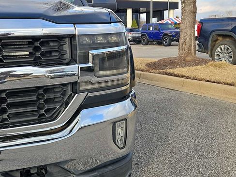 Used 2018 Chevrolet Silverado 1500 LT w/ All Star Edition image 10