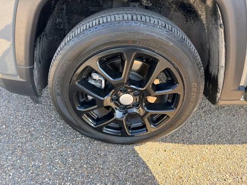 Used 2023 Jeep Compass Latitude AWD/4WD image 10