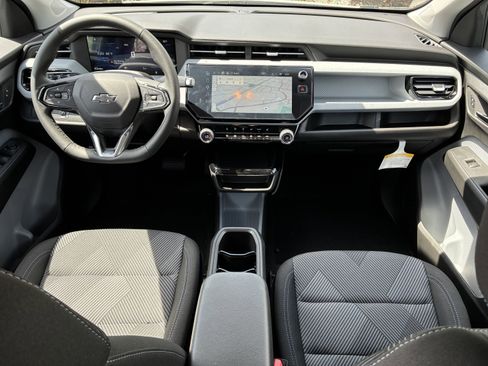 New 2027 Chevrolet Bolt LT w/ Comfort Package FWD image 17