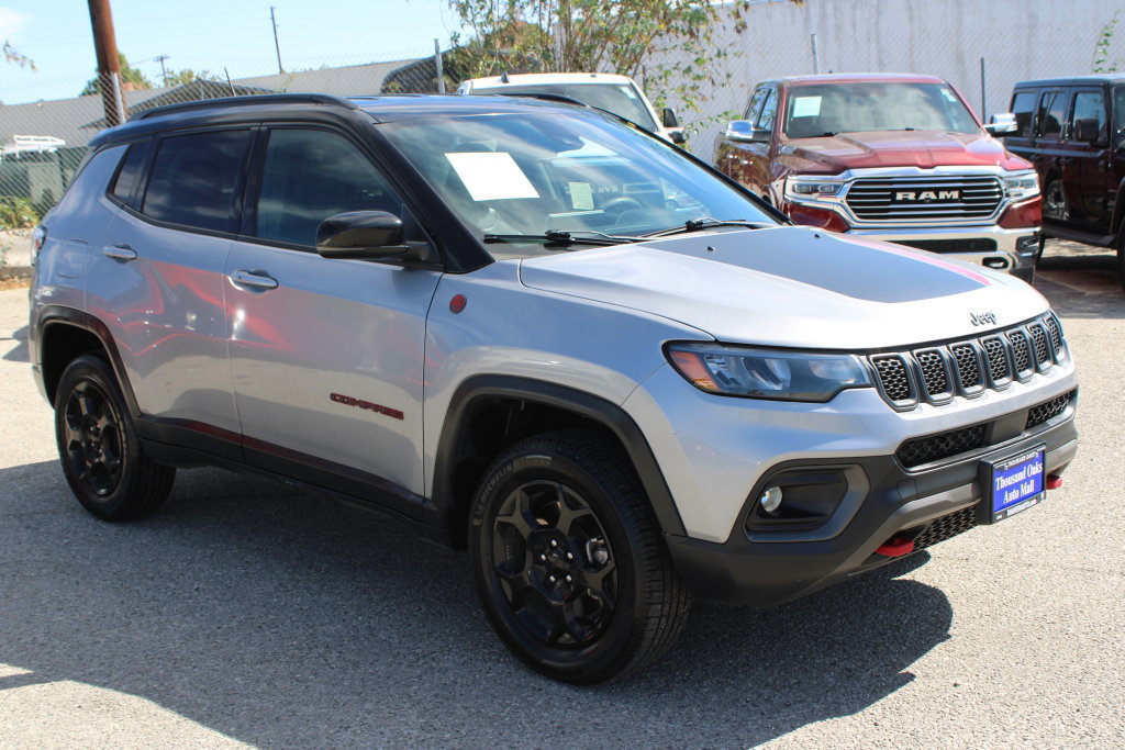 Used 2024 Jeep Compass Trailhawk AWD/4WD image 3