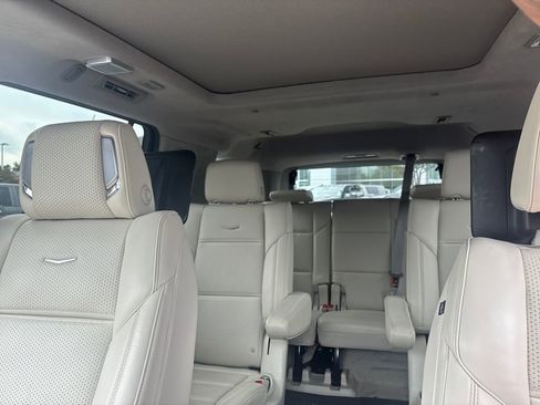 Used 2025 Cadillac Escalade Sport Platinum image 17