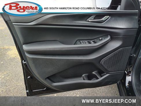 New 2025 Jeep Grand Cherokee Altitude image 12