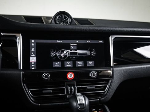 Certified 2023 Porsche Macan AWD/4WD image 18