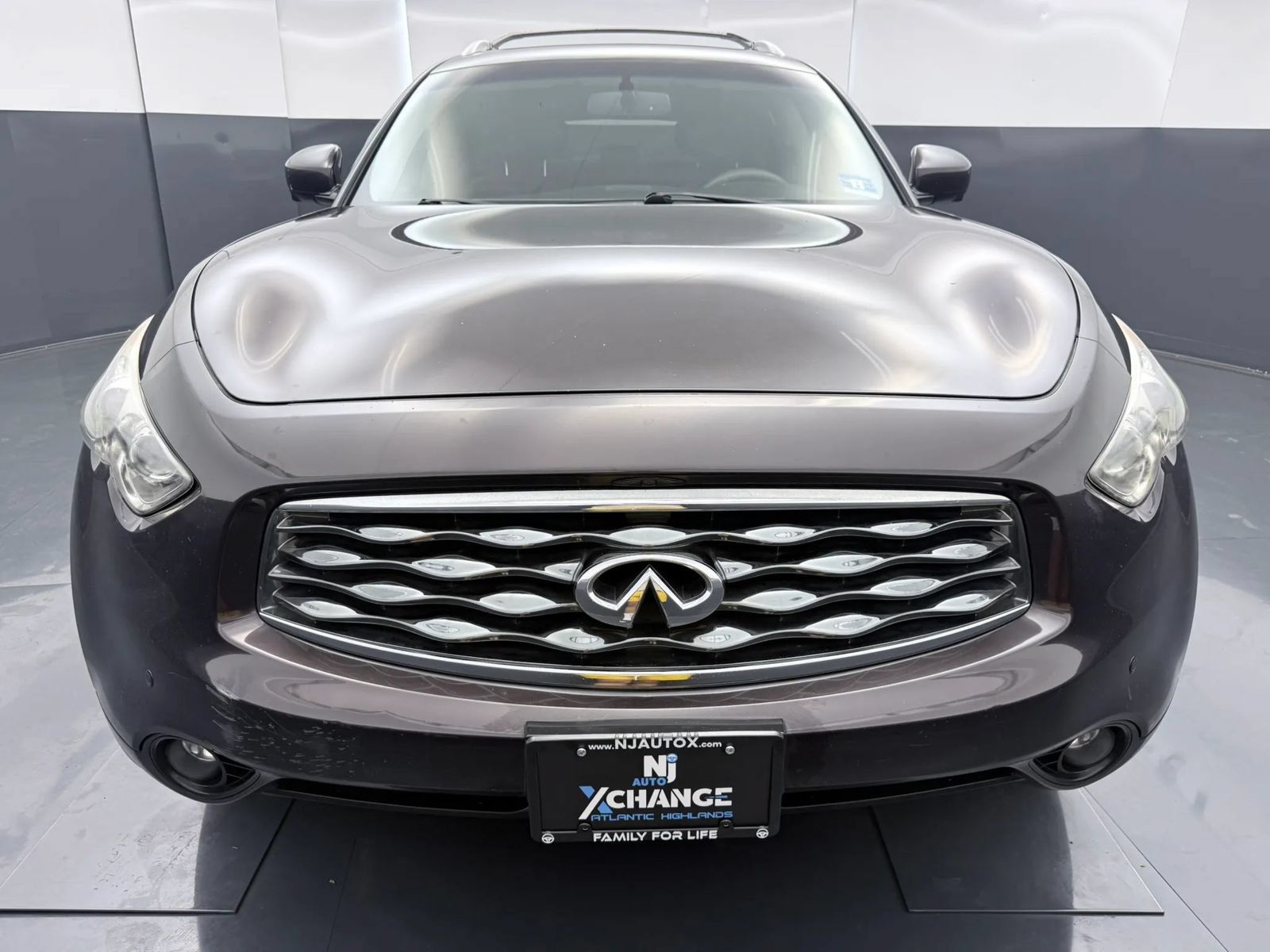 Used 2010 INFINITI FX35 AWD w/ Navigation Pkg image 2