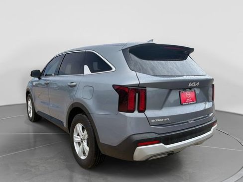 Used 2024 Kia Sorento LX FWD image 6