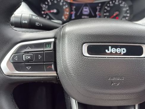 Used 2025 Jeep Compass Latitude AWD/4WD image 9