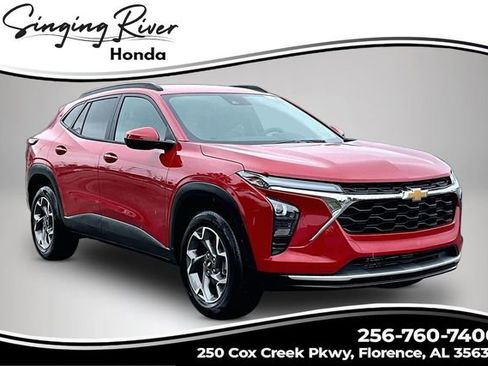 Used 2026 Chevrolet Trax LT w/ LT Convenience Package FWD image 1