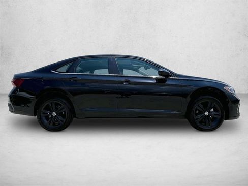 Used 2023 Volkswagen Jetta SE w/ Panoramic Sunroof Package FWD image 5