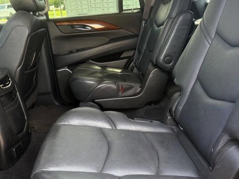 Used 2017 Cadillac Escalade Luxury RWD image 17
