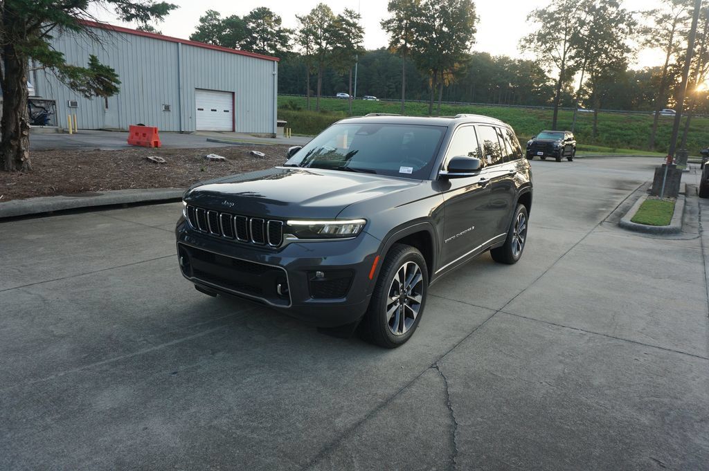 Used 2022 Jeep Grand Cherokee Overland w/ Luxury Tech Group IV RWD image 26