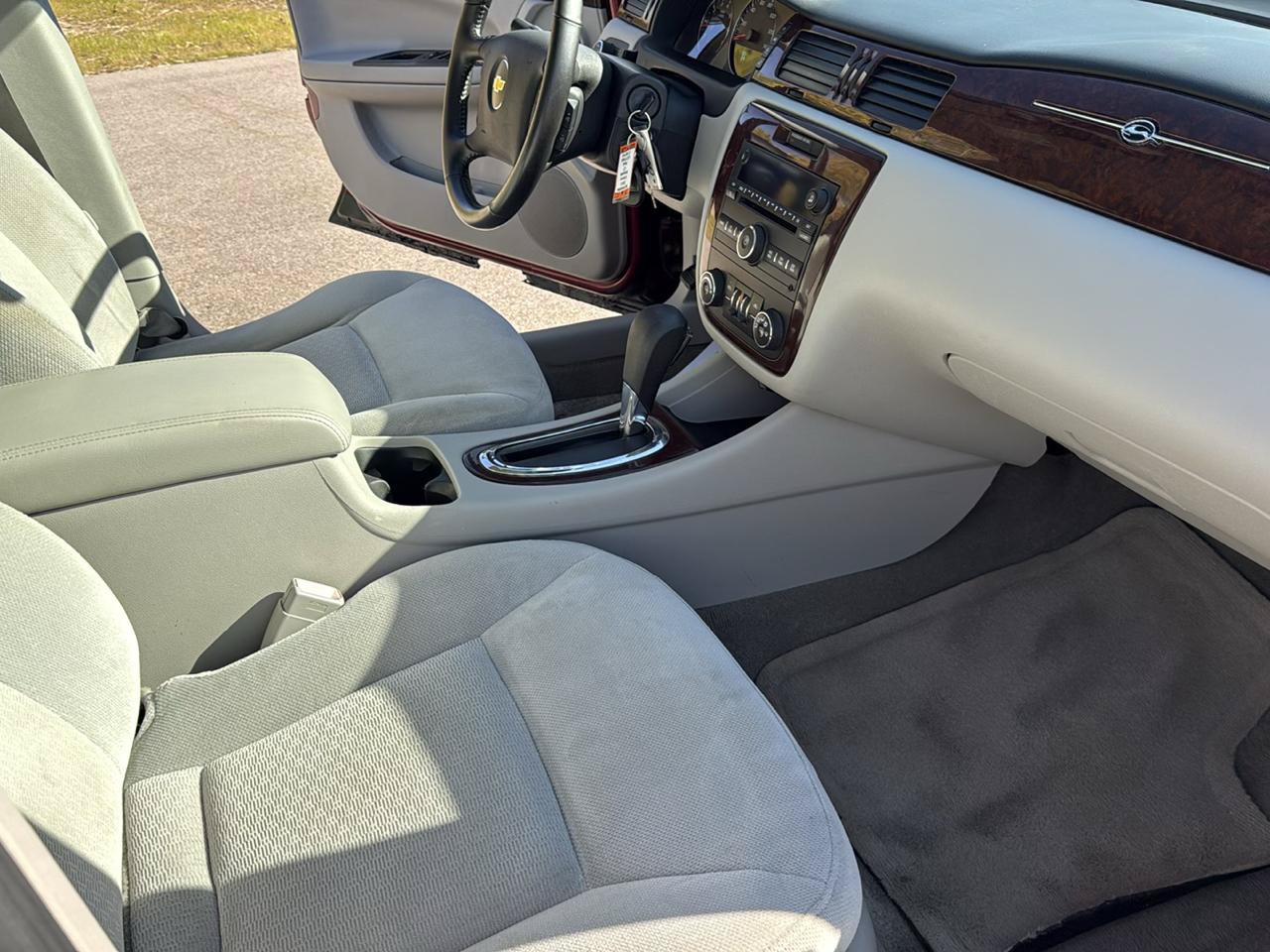 Used 2011 Chevrolet Impala LT FWD image 21
