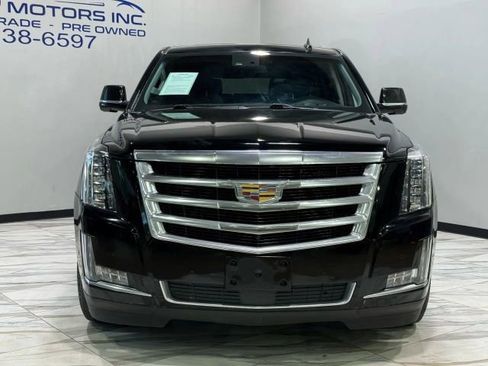 Used 2017 Cadillac Escalade Premium Luxury image 3