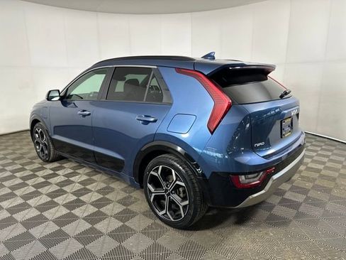 Used 2023 Kia Niro SX Touring image 5