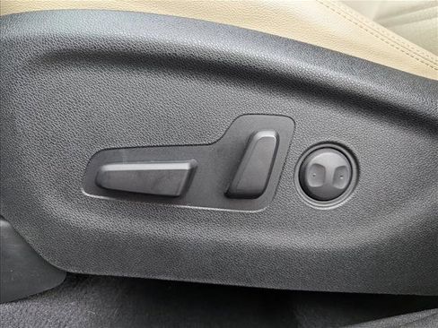 Used 2017 Kia Sorento EX w/ EX Premium Package image 11