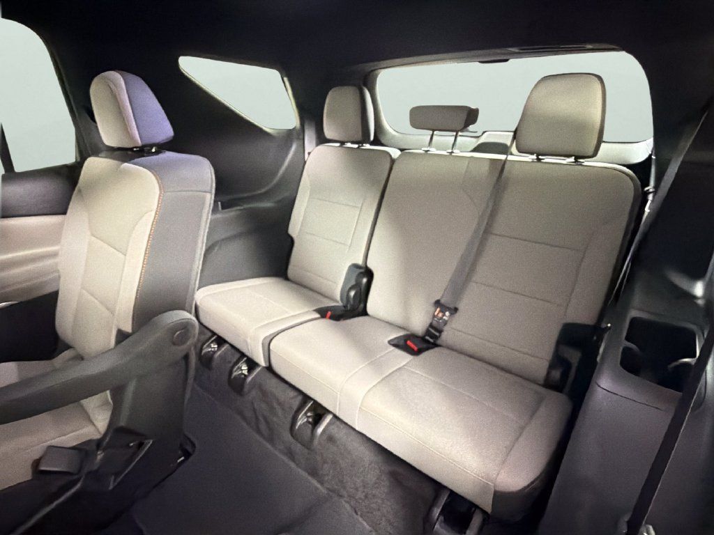 Used 2026 Chevrolet Traverse LT w/ Driver Confidence Package FWD image 28