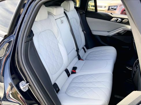 Used 2025 BMW X6 xDrive40i w/ Executive Package image 19