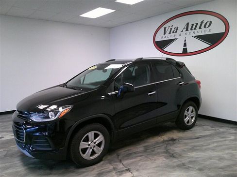 Used 2019 Chevrolet Trax LT w/ LT Convenience Package image 4