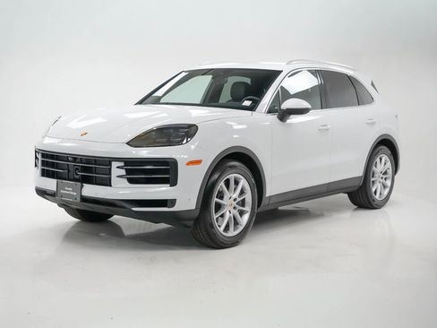 Certified 2025 Porsche Cayenne image 1