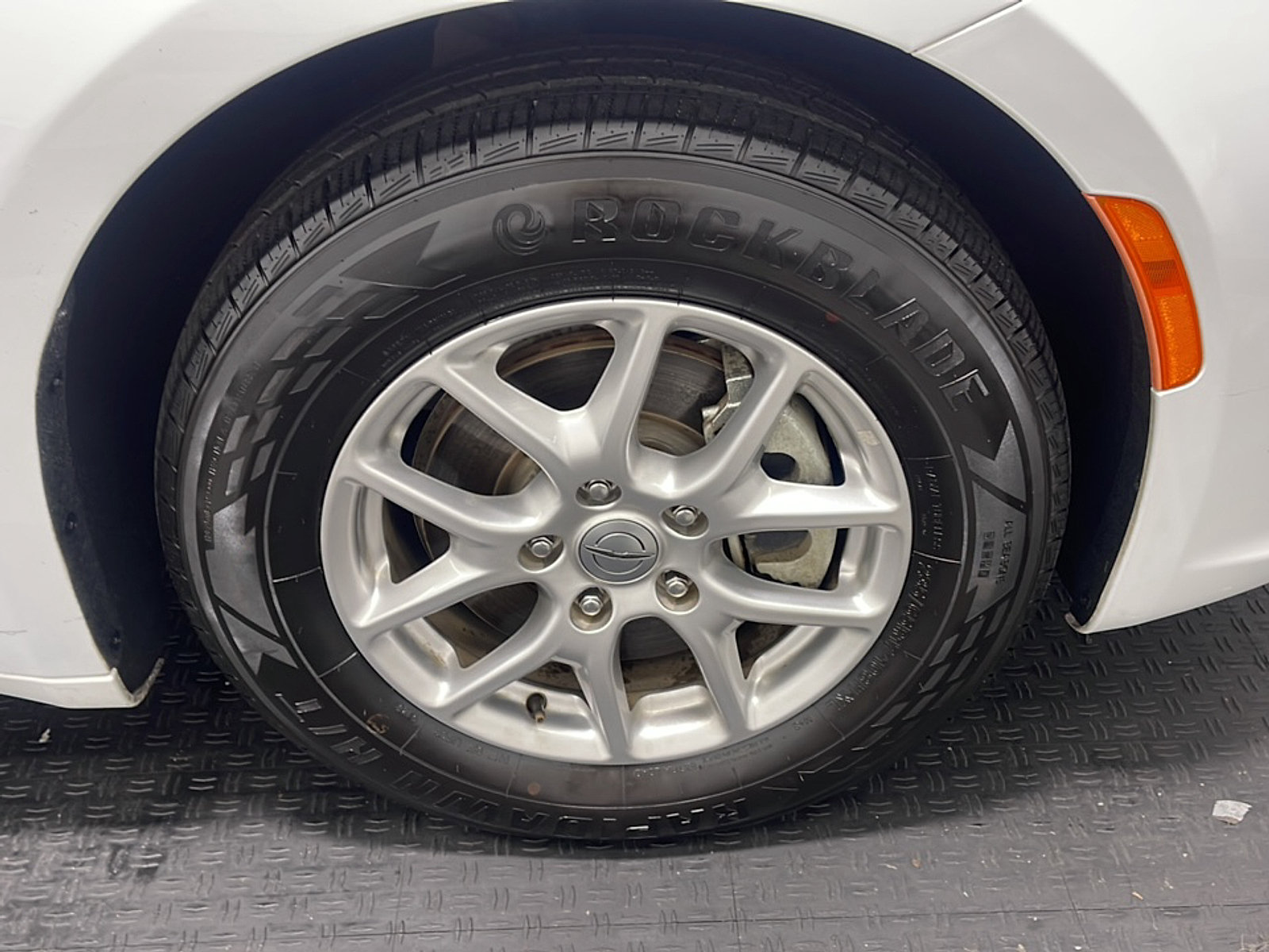 Used 2024 Chrysler Pacifica Touring-L FWD image 23
