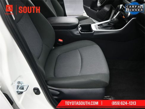 Used 2025 Toyota RAV4 XLE image 33