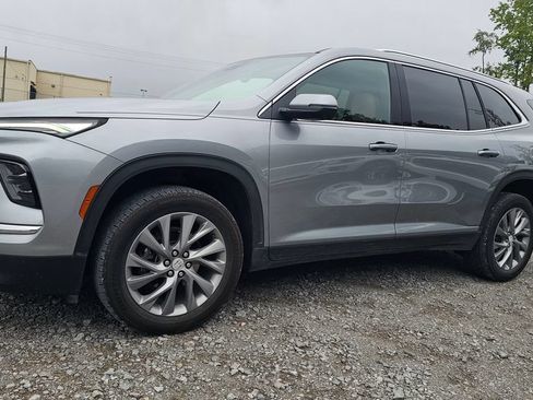 Used 2025 Buick Enclave Preferred w/ Power Package FWD image 1