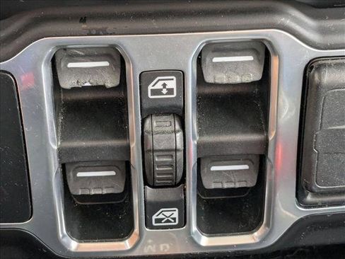 Used 2020 Jeep Wrangler Unlimited Sahara image 10