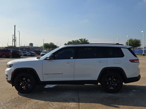 Used 2025 Jeep Grand Cherokee L Altitude RWD image 7