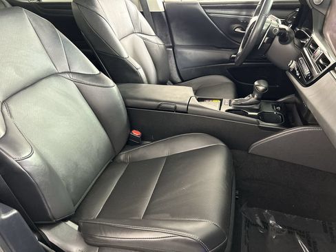 Used 2025 Lexus ES 300h w/ Premium Package FWD image 26