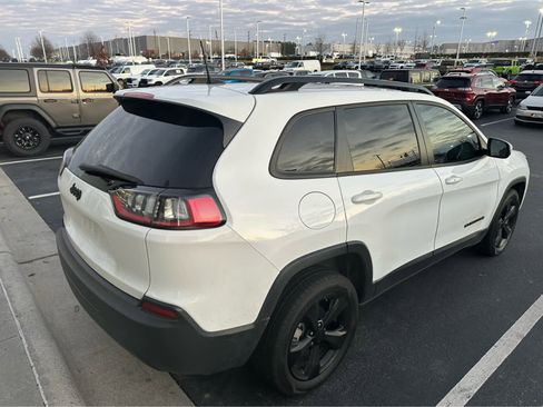 Certified 2021 Jeep Cherokee Latitude Plus w/ Sun & Sound Group image 9