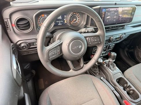 Used 2025 Jeep Wrangler Unlimited Rubicon AWD/4WD image 23