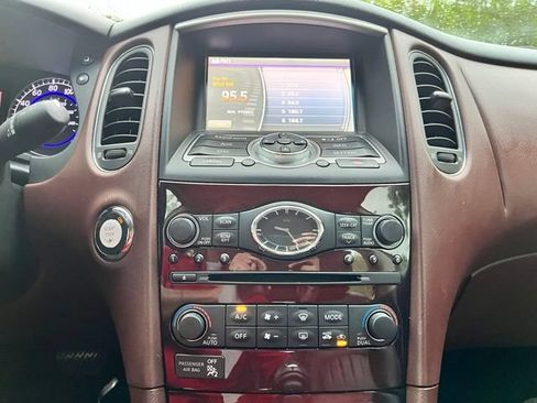 Used 2017 INFINITI QX50 2WD w/ Premium Package image 8