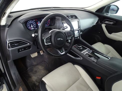 Used 2019 Jaguar F-PACE R-Sport image 24