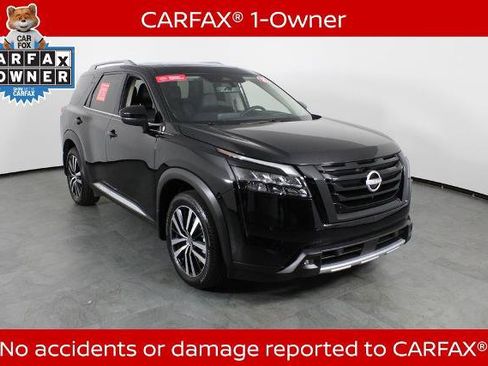 Certified 2025 Nissan Pathfinder Platinum w/ Black Appearance Package FWD image 5